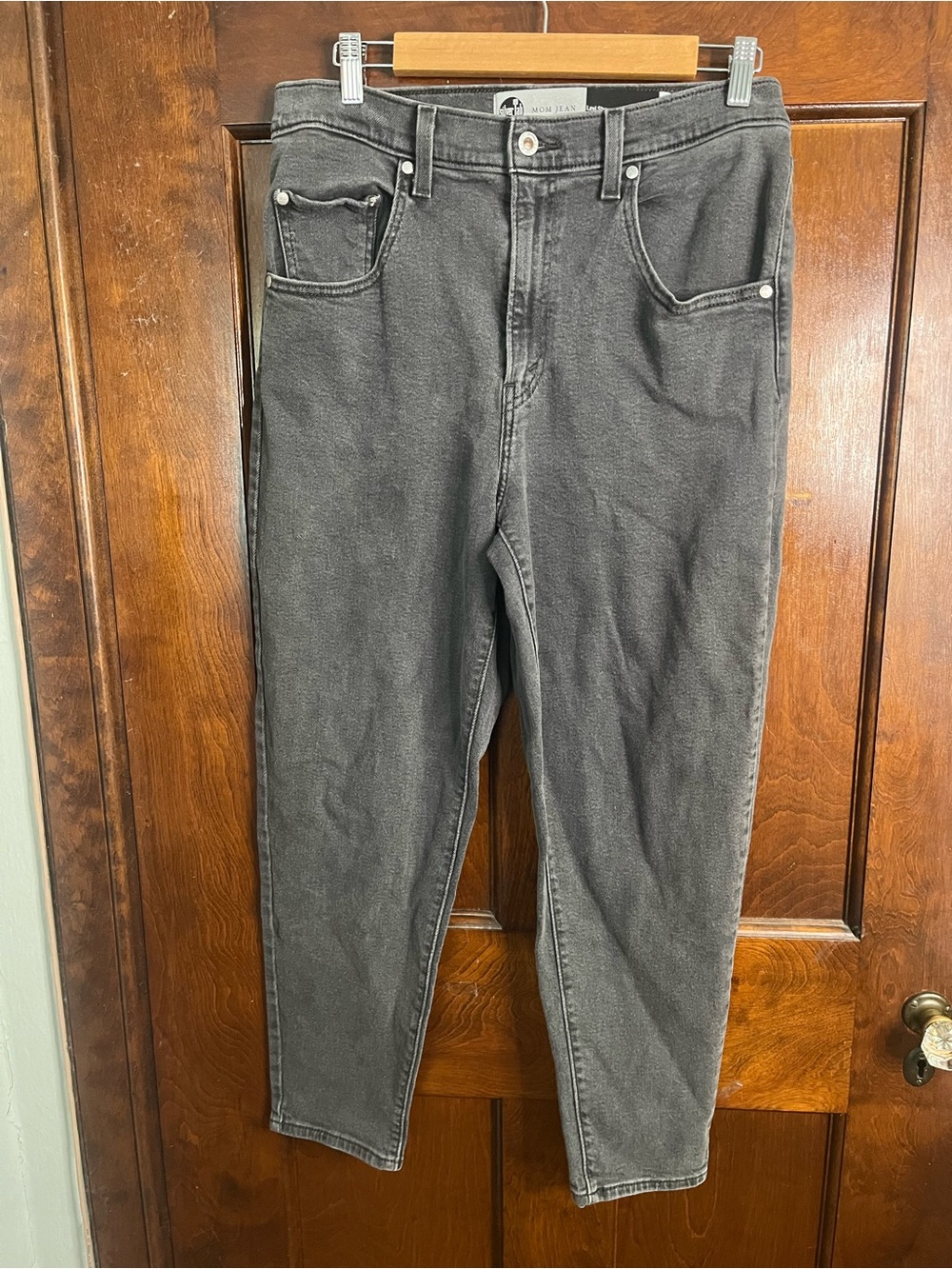 Levis Jeans Size 12/31 (33 x 25.5 Gray Silver Tab Mom Jean High Rise Tapered